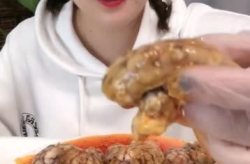 卖猪脑小姐姐,揭秘卖猪脑小姐姐的火爆生意