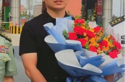 勇救5人的军人张伟荣归故里 村民泪目夹道欢迎！2025年6月25日
