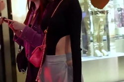 机车小姐姐服装搭配视频,魅力四溢的街头风采
